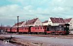 V 36 102 (Bw Nürnberg Hbf) in einem Wendezugverband im Bahnhof Zirndorf auf der Bahnstrecke Fürth - Cadolzburg.  (11.1955) <i>Foto: Carl Bellingrodt</i>