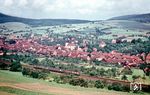 Als Laufach noch ein idyllisches Dörfchen war, brummt VT 06 110 als Ft 38 "Rhein-Donau-Blitz" nach Regensburg die Rampe nach Heigenbrücken hinauf. (23.05.1953) <i>Foto: Carl Bellingrodt</i>
