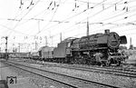 Ziemlich unspektakulär verließ die Weidener 044 537 anschließend mit einem Durchgangsgüterzug (Dg) in die Heimat den Nürnberger Rangierbahnhof. (01.08.1969) <i>Foto: Wolfgang Bügel</i>