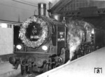 Fototermin mit 38 3167 (Bw Breslau Hbf) vor dem ersten Zug der Transitverbindung Schlesien – Mähren – Wien in Breslau Hbf.  (10.11.1938) <i>Foto: RVM</i>