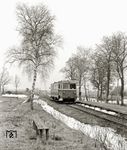 Im Wendland, nur wenige Kilometer nördlich von Salzwedel (durch die Zonengrenze getrennt), existierte von 1911 bis 1969 eine nur 17,2 km lange Kleinbahn, die Lüchow-Schmarsauer Eisenbahn (LSE). Zwei Tage vor Einstellung des Gesamtverkehrs stand der 1926 gebaute DWK-Triebwagen VT 156 im Dienst.  (29.03.1969) <i>Foto: Hans-Reinhard Ehlers (Sammlung Ludger Kenning)</i>