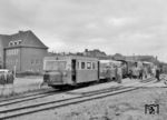 T 22 (Wismar, Baujahr 1937) und T 25 (Wismar, Baujahr 1935) der SVG vor einem Sonderzug in Westerland auf Sylt. (13.05.1961) <i>Foto: Detlev Luckmann</i>