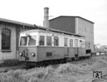 Der ehemalige T 1 der Plettenberger Kleinbahn (BBC/Fuchs, Baujahr 1941) wurde 1960 an die Sylter Inselbahn verkauft. Das Fahrzeug - eingeordnet als T 26 - kam jedoch dort nie zum Einsatz und wurde 1965 ausgemustert. (13.05.1961) <i>Foto: Detlev Luckmann</i>