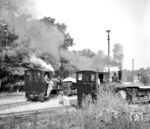 Beim Besuch von Detlev Luckmann bei der Neu-Isenburger Kiesbahn war sogar noch eine zweite Lok im Einsatz, möglicherweise das andere Exemplar des Herstellers Heilbronn, Baujahr 1912. (09.09.1966) <i>Foto: Detlev Luckmann</i>