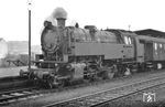 Lok 262 war die letzte verbliebene Dampflok der Kleinbahn Frankfurt - Königstein (FK). 1954 von Henschel in Kassel gebaut wurde, war sie ursprünglich als nie realisierte BR 83 der DB konzipiert worden. Hier steht sie vor einem Zug in Frankfurt-Höchst. (01.01.1958) <i>Foto: Kurt Eckert</i>