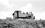 Lok 12 der Eckernförder Kreisbahnen hilft beim Streckenabbau in Sölby ihr eigenes Grab zu schaufeln. Sie überlebte das Jahr 1959 dann auch nicht. (16.08.1958) <i>Foto: Gerd Wolff</i>