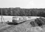 Im Sommer 1964, als der Triebwagen VT 101 von Kassel kommend auf Balhorn zufuhr, stand er werktags von 5.00 bis 23.50 Uhr im Einsatz und legte dabei die Gesamtstrecke zehnmal zurück. Das Fahrgastaufkommen war aber derart zurückgegangen, daß er keinen Beiwagen mehr mitführen mußte.  (08.1964) <i>Foto: Reinhard Todt</i>