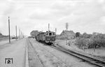 Lok 35 "BÜCKEN" rangiert im Bahnhof Syke. Das Streckengleis rechts führt nach Hoya. (08.08.1958) <i>Foto: Gerd Wolff</i>