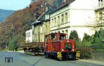 Mit diesem Bild der Lok 2 in der Obernahmerstraße verabschieden wir uns von der Hohenlimburger Kleinbahn, die sechs Wochen später stillgelegt wurde. (11.11.1983) <i>Foto: Wolfgang Bügel</i>