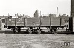 Der Ow 97-41-81 (Chemnitz 1884) mit Bremse; 2,28 t Leer- und 5,0 t Ladegewicht; 5,70 m Wagenkastenlänge; 9,1 qm Ladefläche und 3,80 m Achsstand auf einem 600-mm-Gestell in Friedland, wo zur DR-Zeit die Rügener Güterwagen unterhalten wurden. Von dieser sächsischen Gattung 770 mit erhöhten Bordwänden gab es insgesamt 47 Stück.  (08.1963) <i>Foto: Birger Wilcke (Sammlung Ludger Kenning)</i>