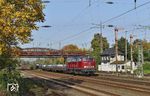 V 160 002 mit dem Alzug (Spellen - Koblenz) bei der Fahrt durch Düsseldorf-Rath. (16.10.2017) <i>Foto: Ralf Opalka</i>