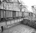 Lok 8 "Seissenschmidt" überquert mit einem Stückgutzug die Brücke über den Oesterbach und den Maiplatz in Richtung Plettenberg-Oberstadt. (03.04.1954) <i>Foto: Gerd Wolff</i>
