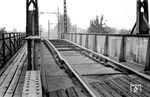 Detailstudie des Überführungsbauwerks der Bahnen des Rhein-Wupper-Kreises über die Bahnstrecke (Gremberg-) Opladen - Hilden (-Duisburg-Wedau). (1951) <i>Foto: Gerd Wolff</i>