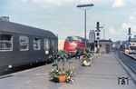 V 200 005 vom Bw Frankfurt-Griesheim übernimmt in Köln Hbf den F 164 "Loreley-Express" nach Roma Termini über Mainz - Mannheim - Basel. (1958) <i>Foto: Carl Bellingrodt</i>