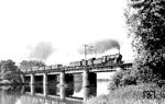 56 2633 vom Bw Roßlau (Anh) überquert mit einem Güterzug die Muldebrücke in Dessau. (01.07.1932) <i>Foto: DLA Darmstadt (Bellingrodt)</i>