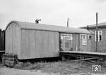 Ein ausgedienter Güterwagen diente der Inselbahn in Westerland als Güterabfertigung.  (09.1963) <i>Foto: Reinhard Todt</i>