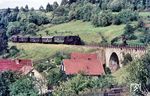 94 1175 mit einem Personenzug von Suhl nach Schleusingen am 47 m langen Viadukt in Hirschbach. (05.09.1974) <i>Foto: Slg. Hans-Dieter Jahr</i>